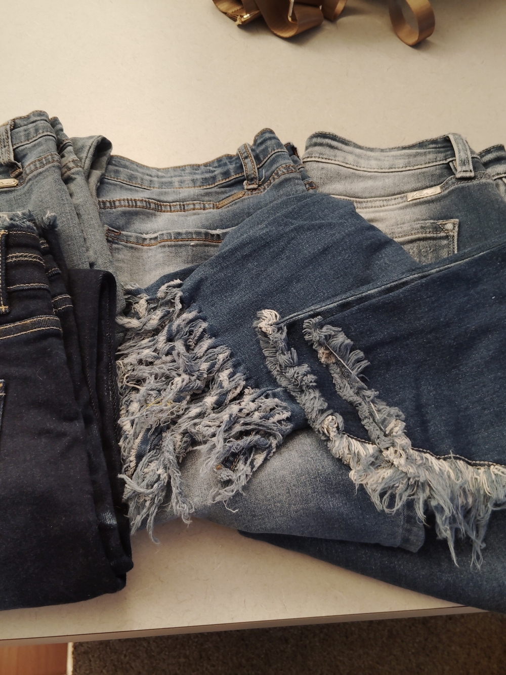 LOT OF KANCAN JEANS